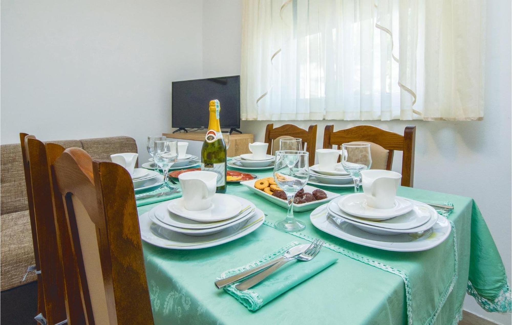 2 Bedroom Awesome Apartment In Mali Rat Sumpetar Exterior photo