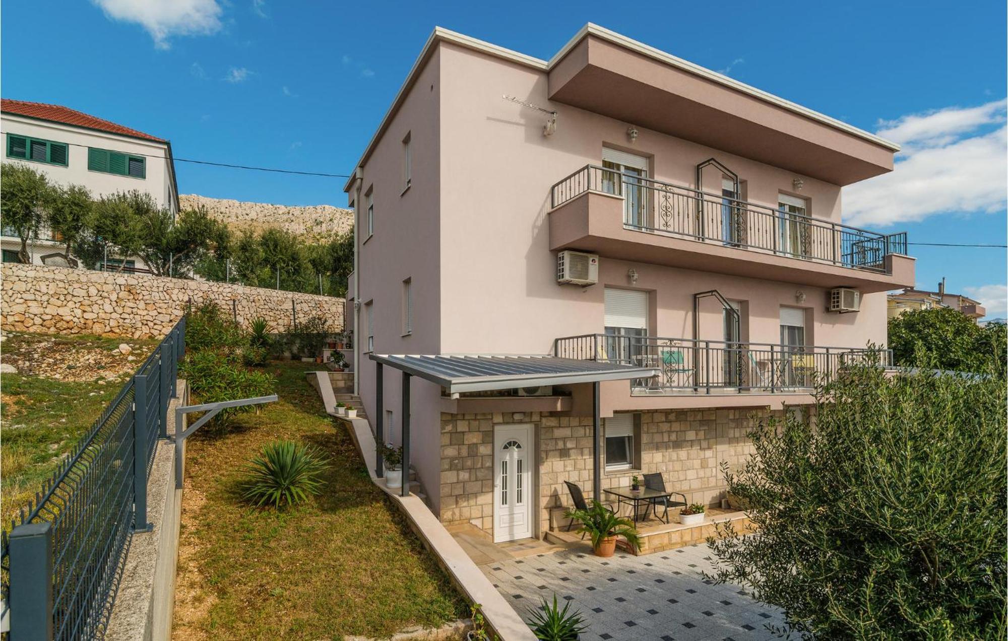 2 Bedroom Awesome Apartment In Mali Rat Sumpetar Exterior photo