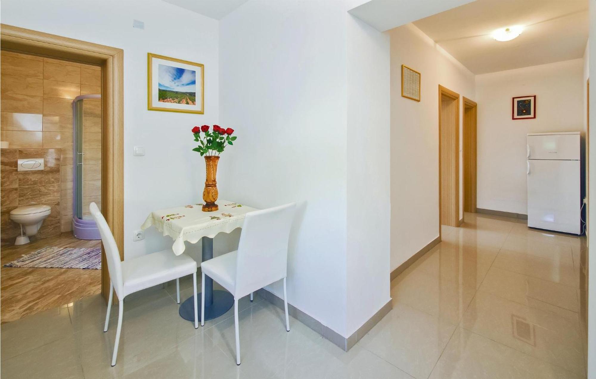 2 Bedroom Awesome Apartment In Mali Rat Sumpetar Exterior photo