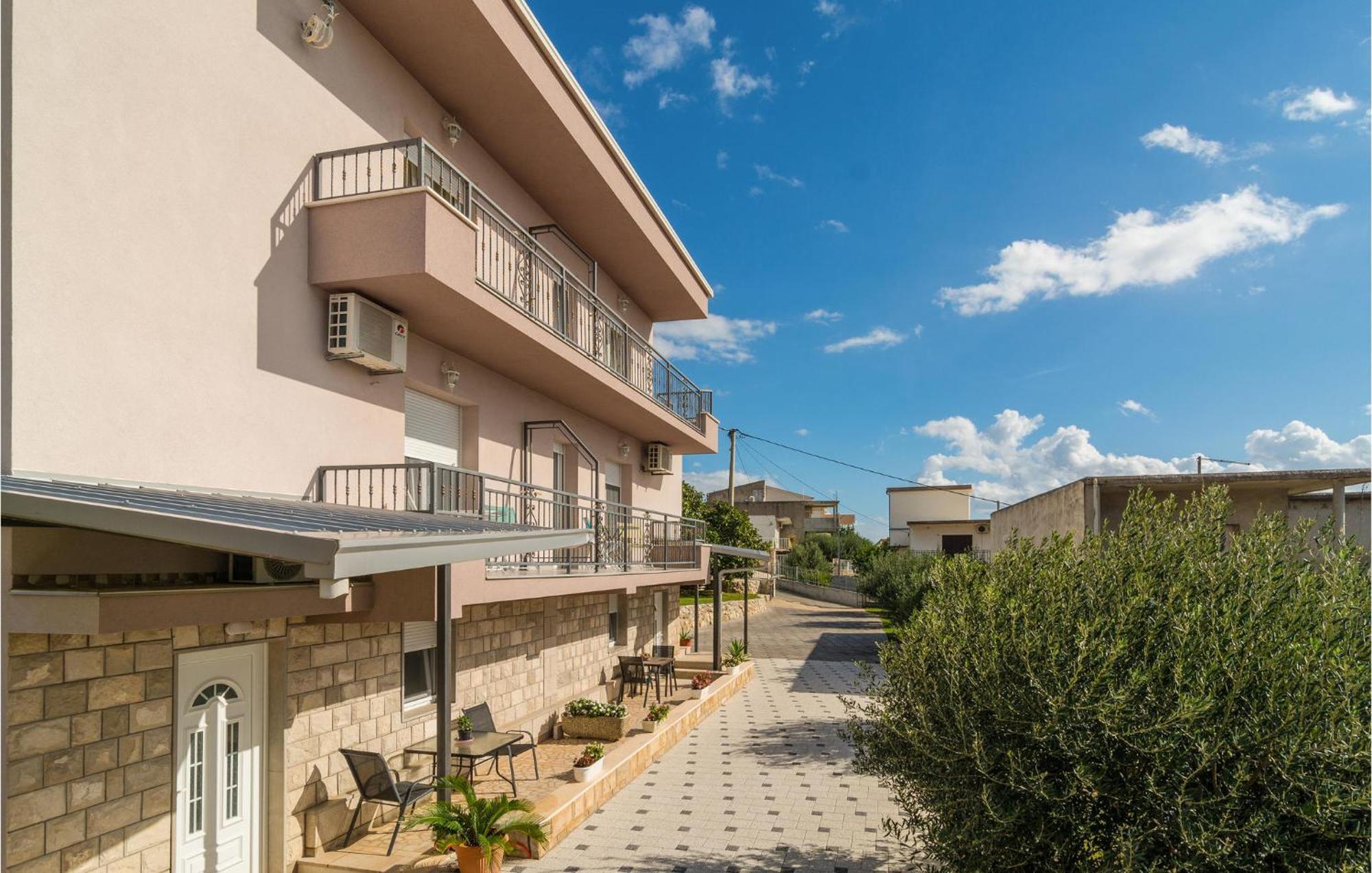 2 Bedroom Awesome Apartment In Mali Rat Sumpetar Exterior photo
