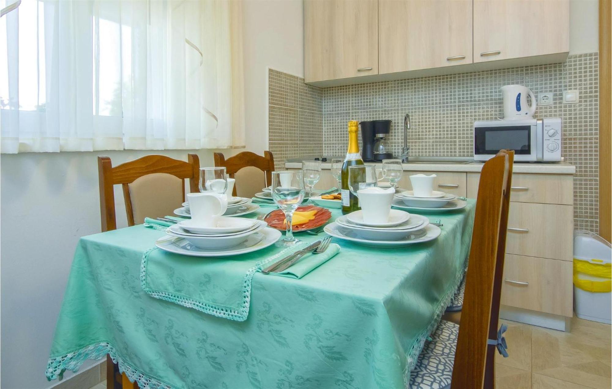 2 Bedroom Awesome Apartment In Mali Rat Sumpetar Exterior photo